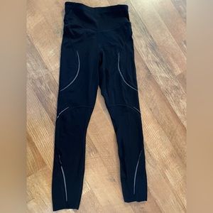 Lululemon base pace reflective size 4